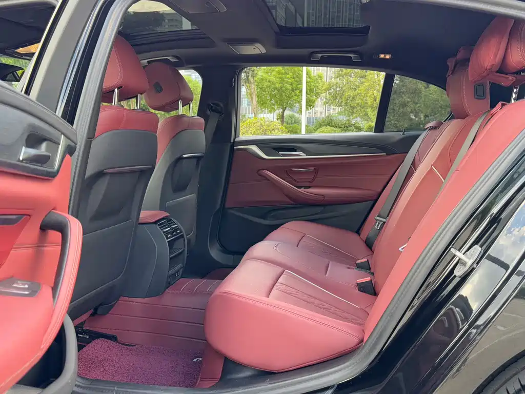 BMW 5 Series — миниатюра 7