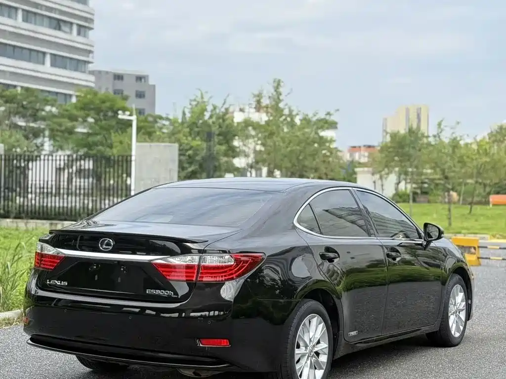 Lexus ES — миниатюра 4