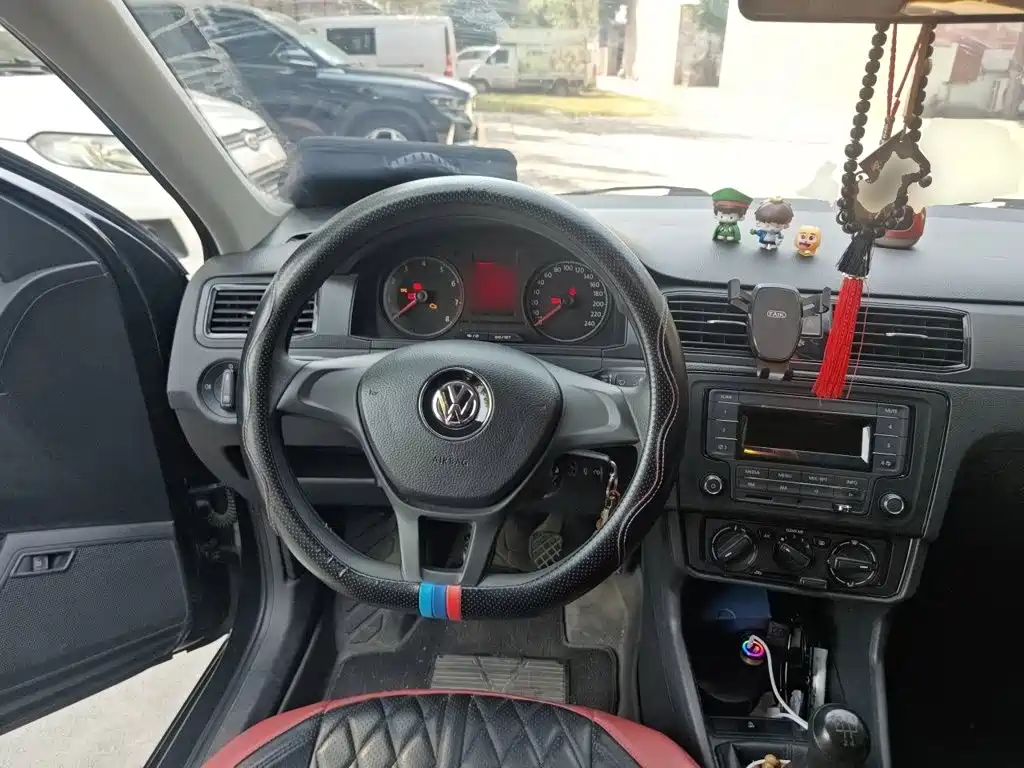 Volkswagen Santana — миниатюра 6