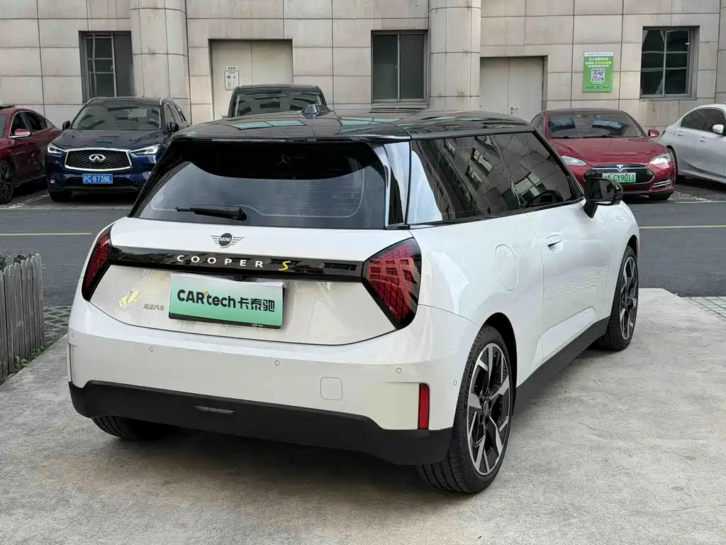 MINI MINI COOPER EV — миниатюра 3