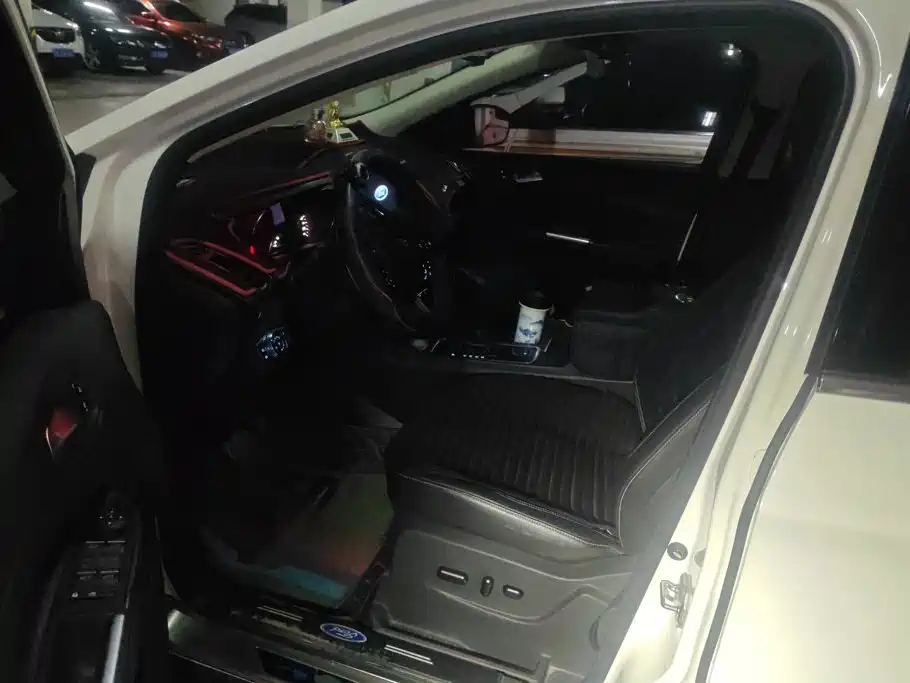 Ford Kuga — миниатюра 9