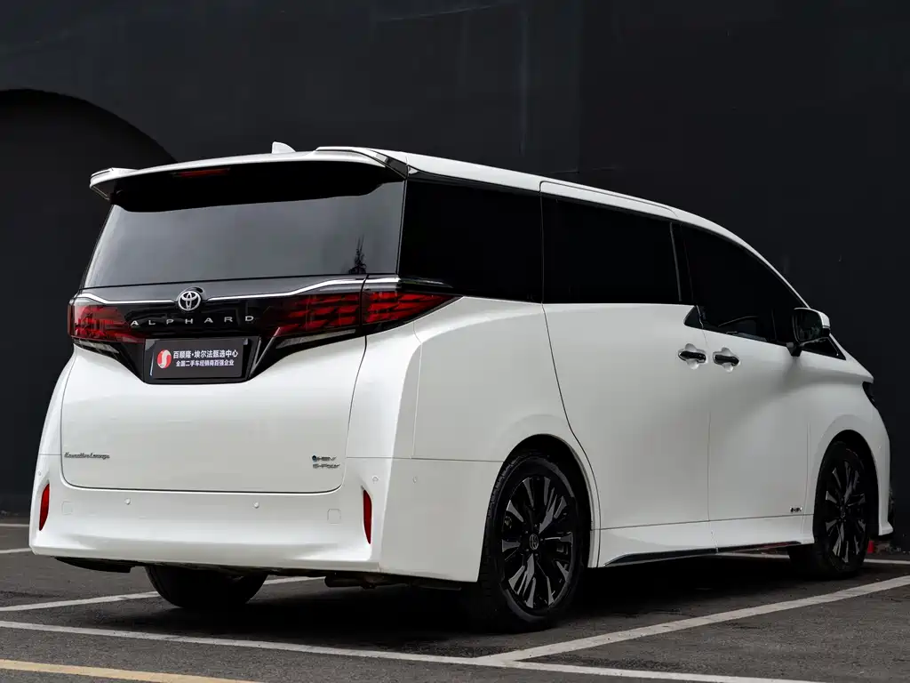 Toyota Alphard — миниатюра 19