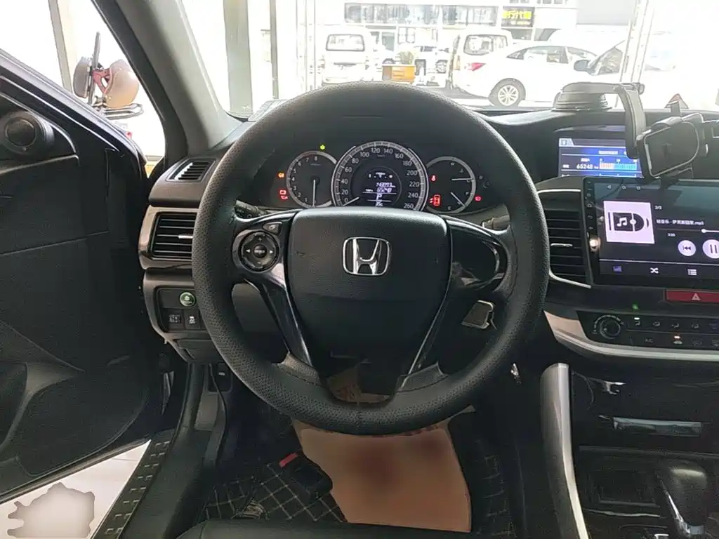 Honda Accord — миниатюра 11