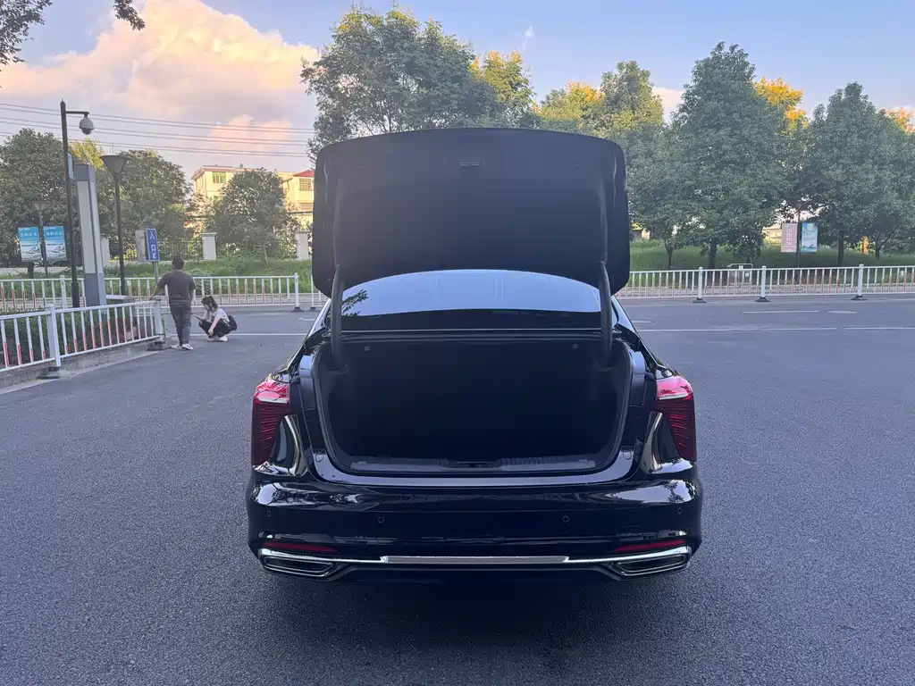 Hongqi Hongqi H5 — миниатюра 9
