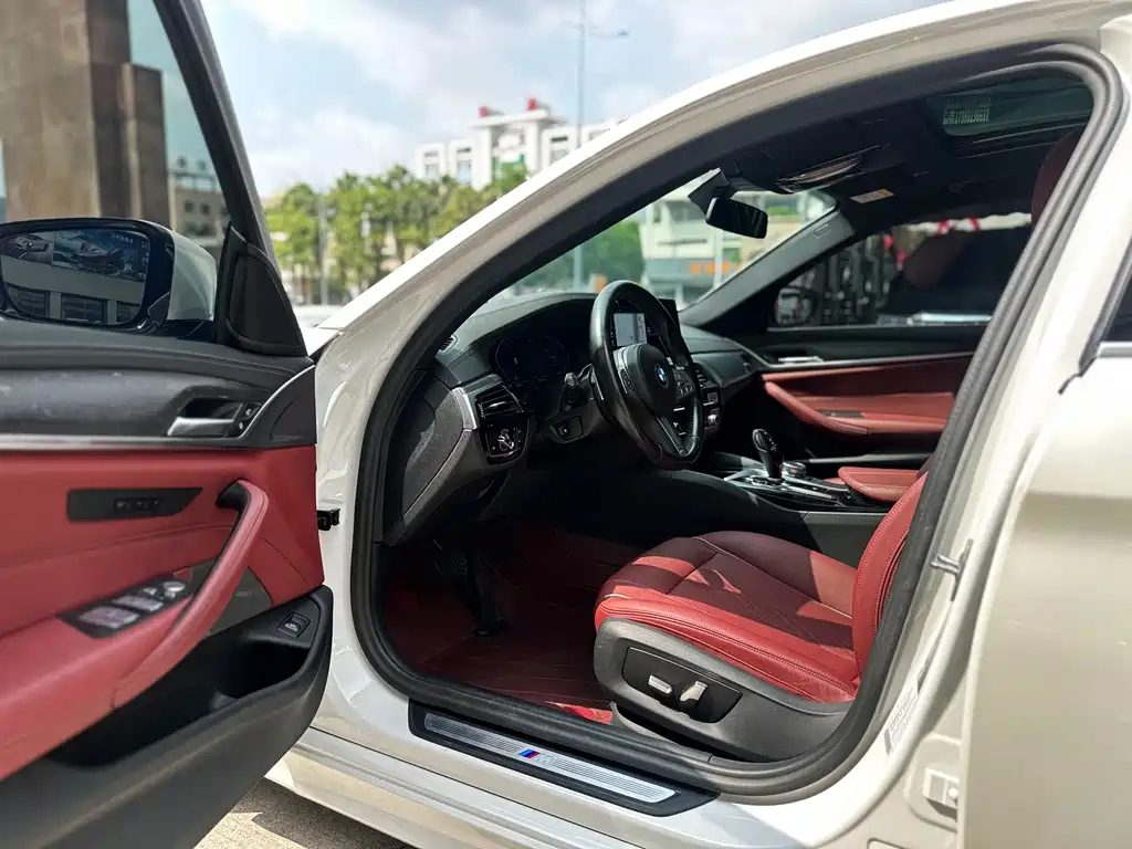 BMW 5 Series — миниатюра 7