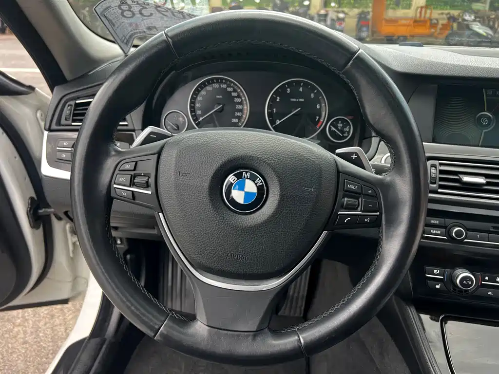 BMW 5 Series (Import) — миниатюра 9