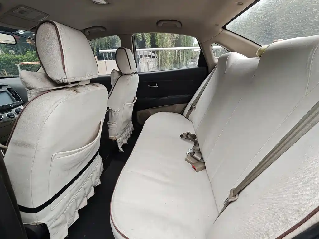 Hyundai Elantra — миниатюра 13