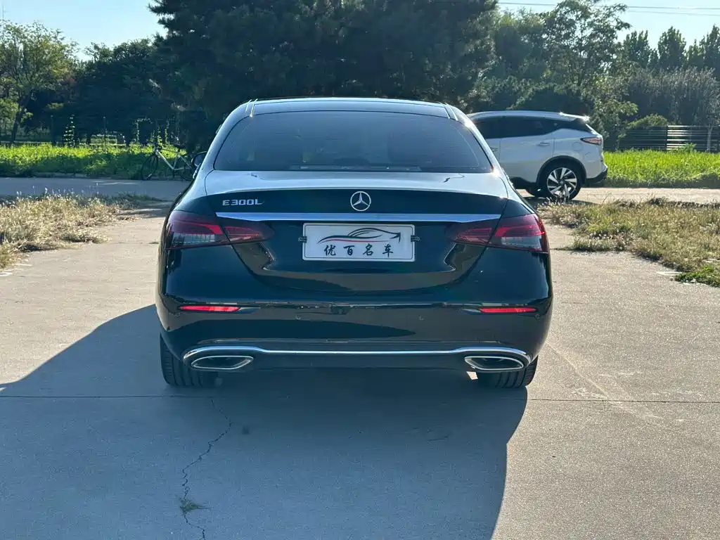 Mercedes-Benz E-Class — миниатюра 5