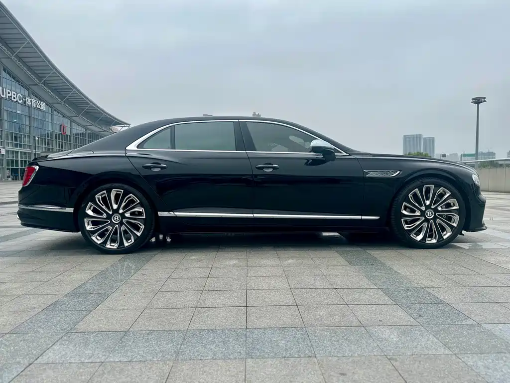 Bentley Flying Spur PHEV — миниатюра 17