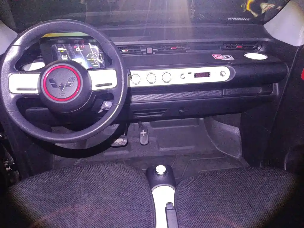 Wuling MINIEV — миниатюра 5