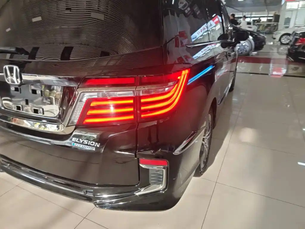 Honda Elysion — миниатюра 8