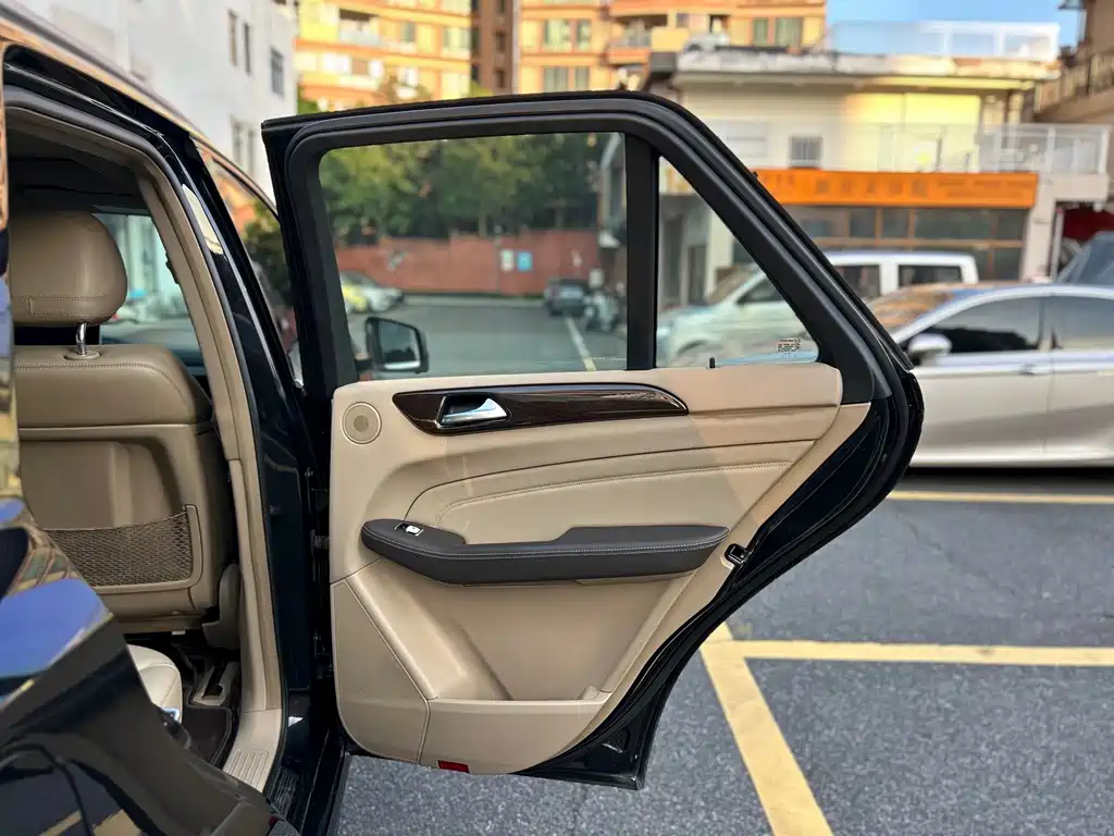 Mercedes-Benz M-Class — миниатюра 31