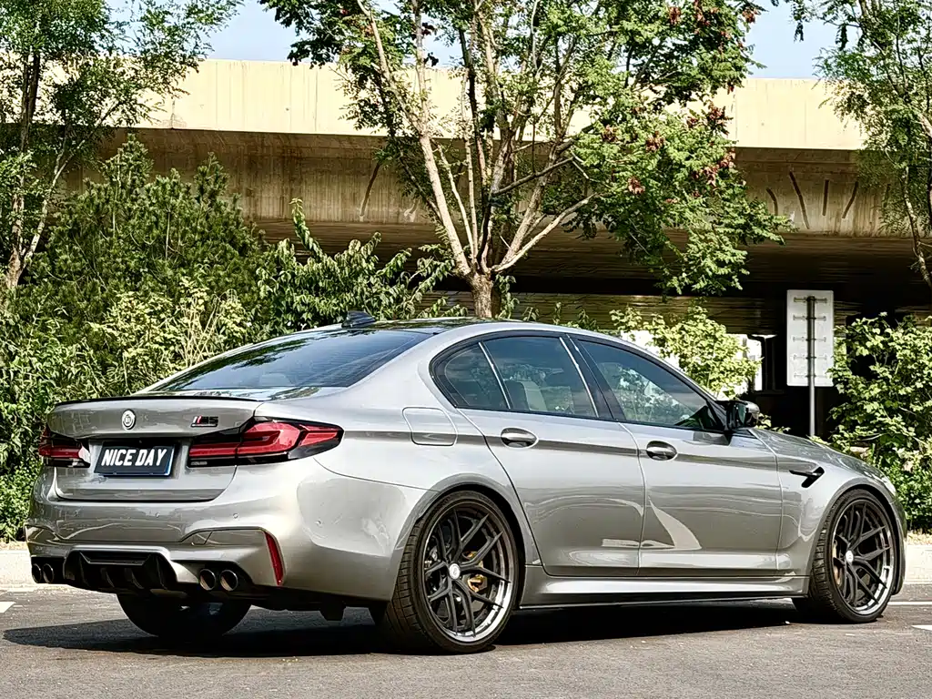 BMW M5 — миниатюра 4