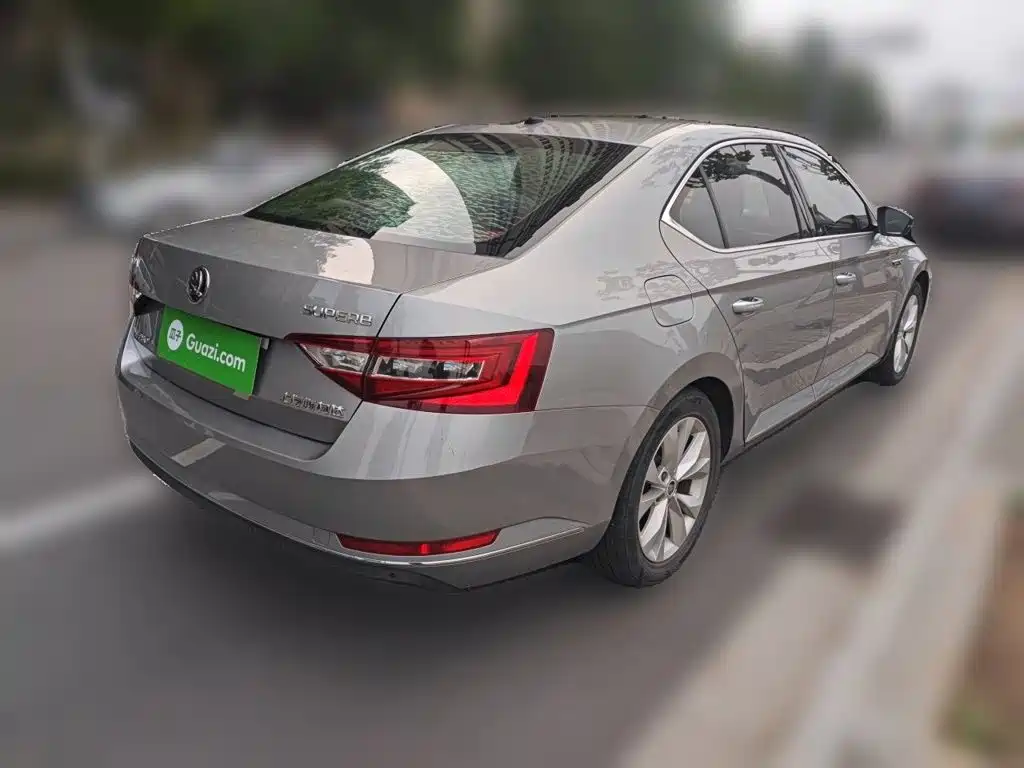 Skoda Superb — миниатюра 4