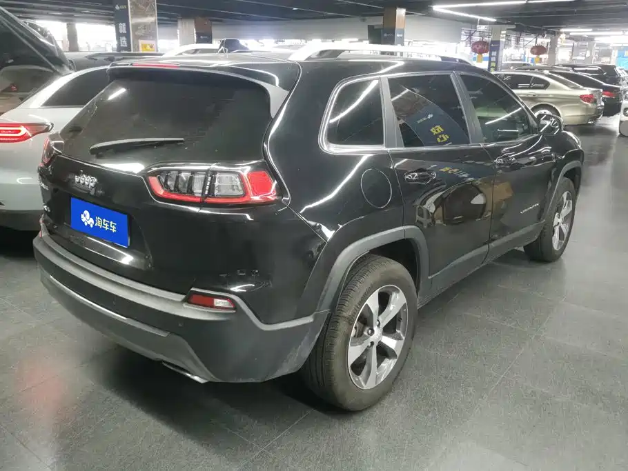 Jeep Cherokee — миниатюра 3