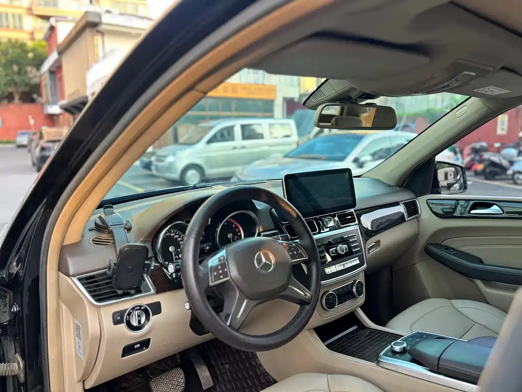 Mercedes-Benz M-Class — миниатюра 10
