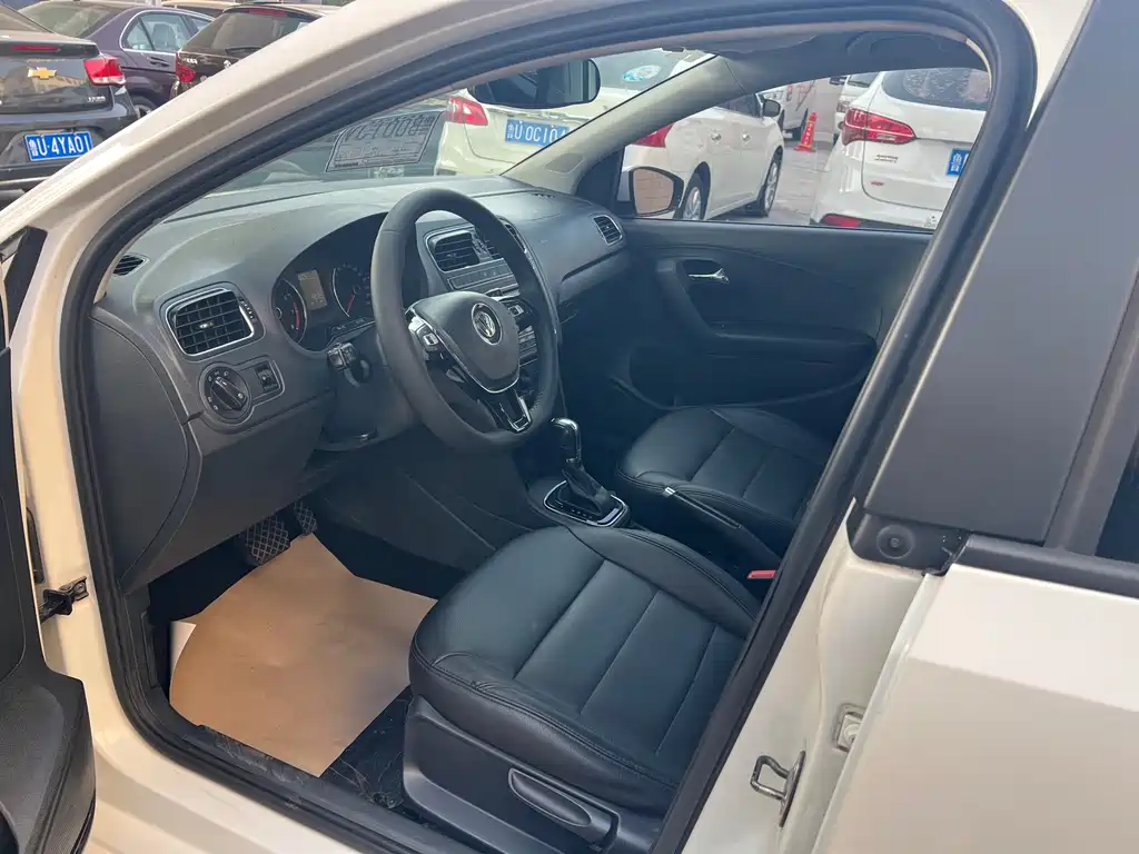 Volkswagen Polo 2016 1.6L AT Comfort