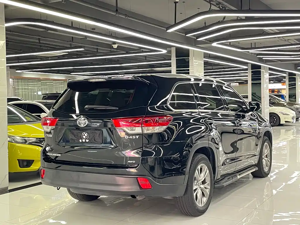 TOYOTA HIGHLANDER
