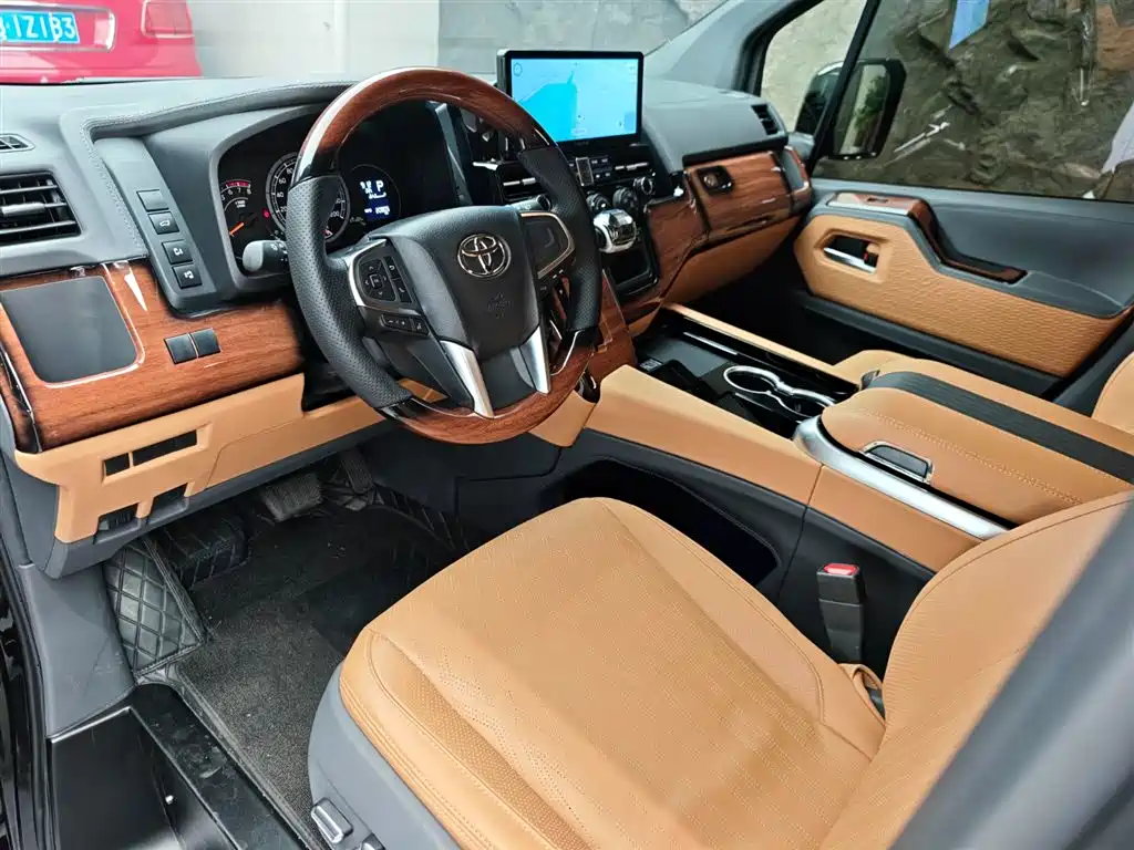 Toyota HiAce 2025 3.5L AT