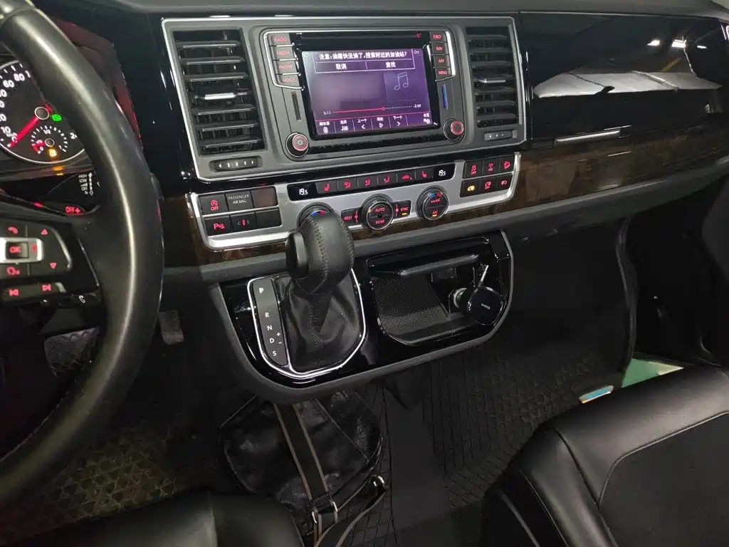 Volkswagen Multivan — миниатюра 6