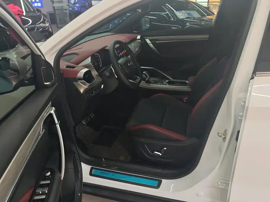 Geely Binyue — миниатюра 9