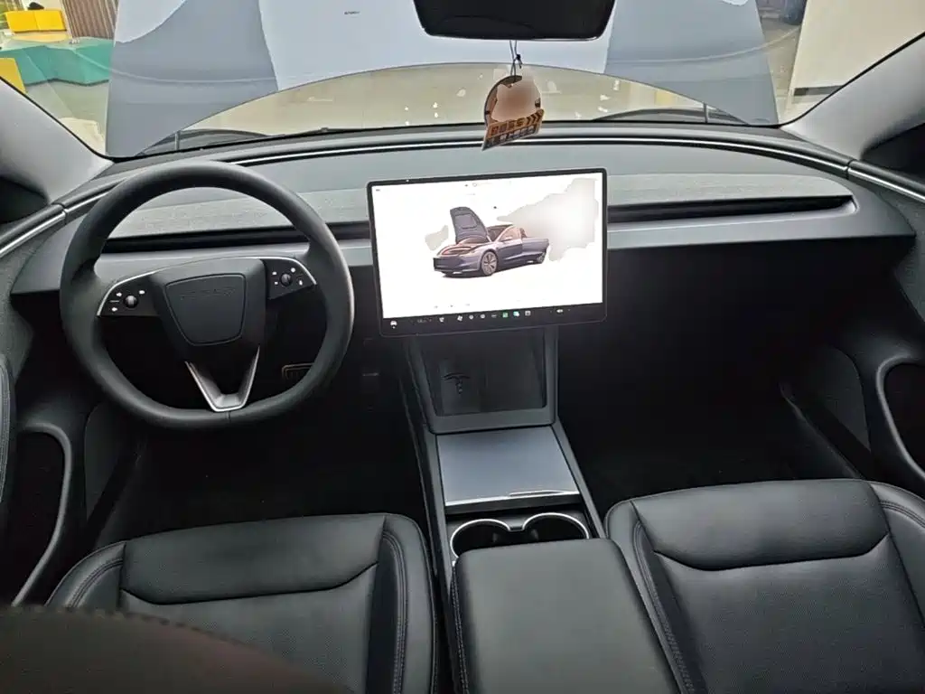 Tesla Model 3 — миниатюра 10