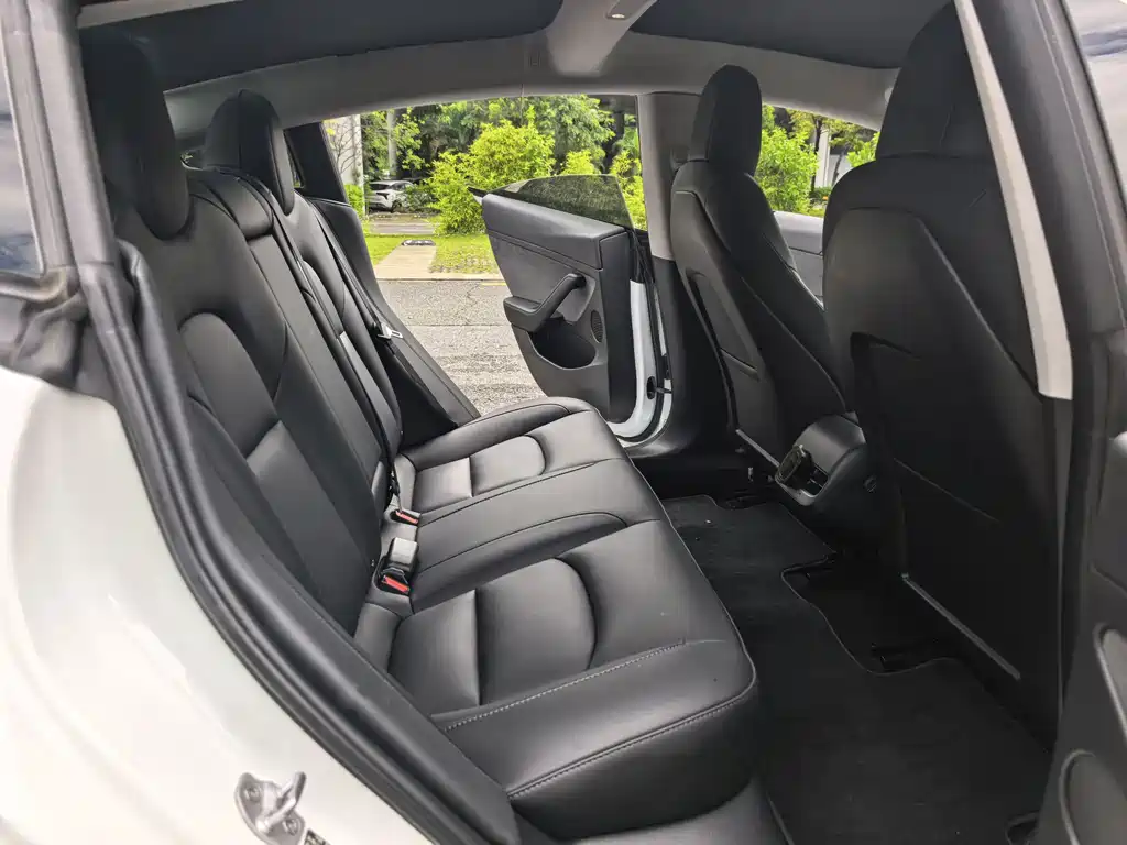 Tesla Model 3 — миниатюра 8