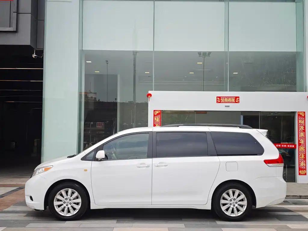 Toyota Sienna 2013 3.5L AT
