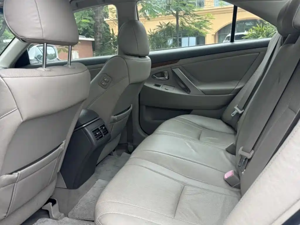 Toyota Camry — миниатюра 5