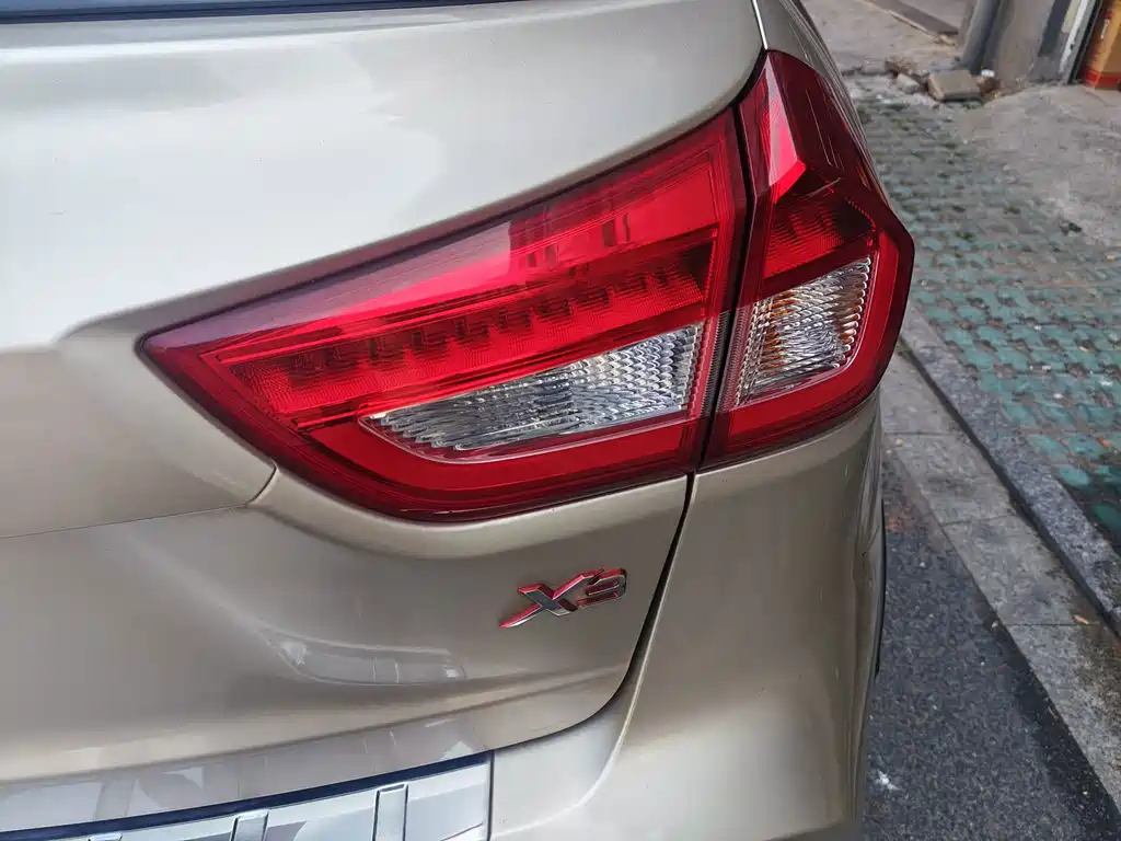 Geely Vision X3 — миниатюра 10