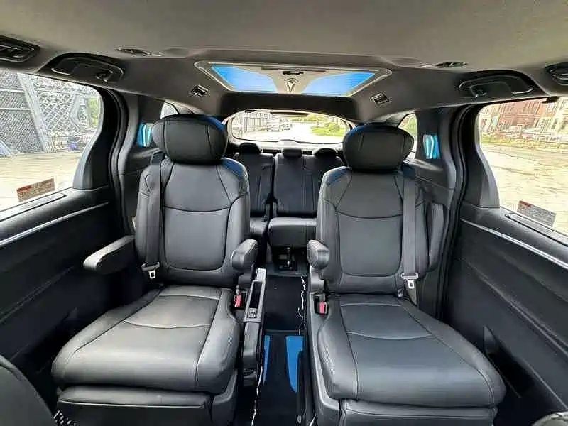 Toyota Sienna — миниатюра 6