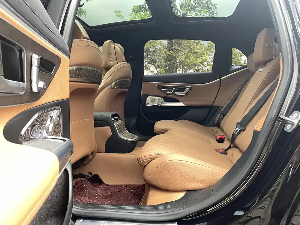Mercedes-Benz E-Class — миниатюра 8