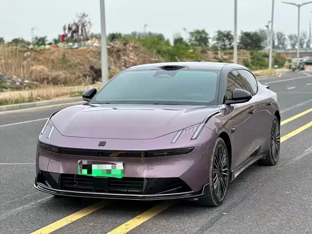 2025 Lynk & Co 10