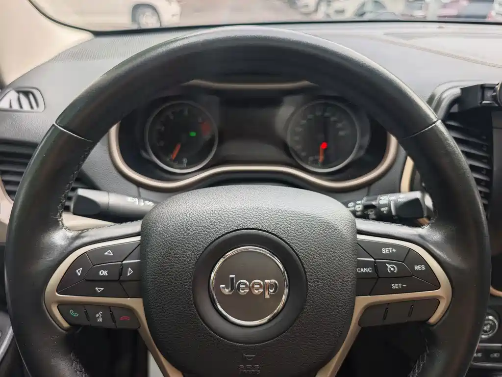 Jeep Cherokee — миниатюра 9