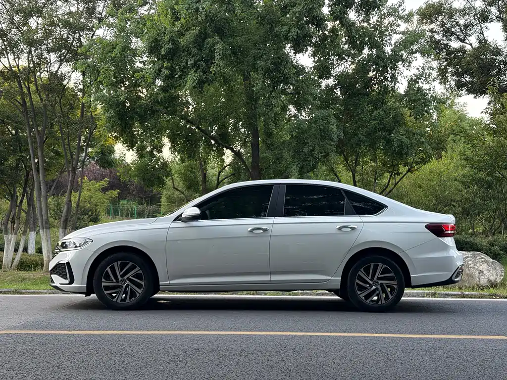 Volkswagen Lavida — миниатюра 9