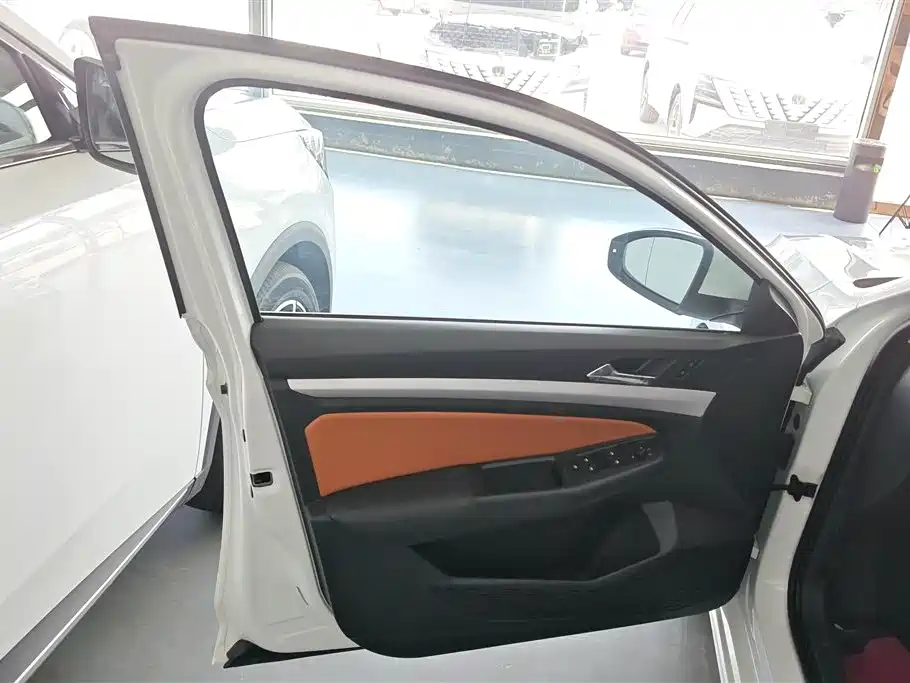 Volkswagen Bora 2025 200TSI DSG