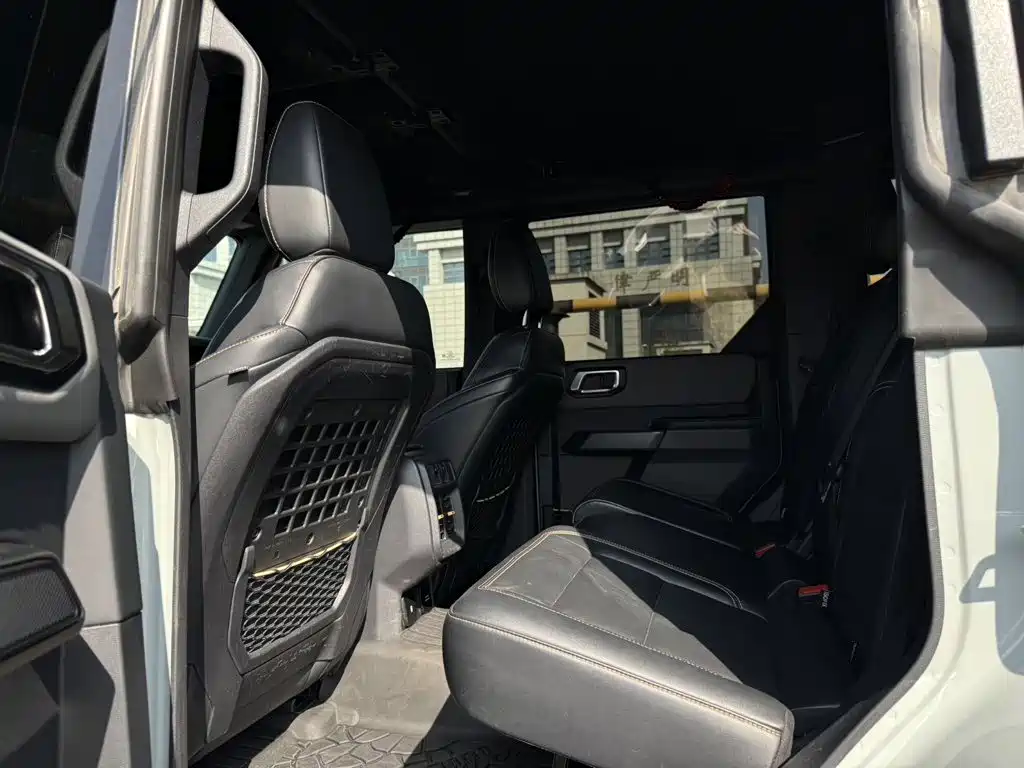 Ford Bronco — миниатюра 8