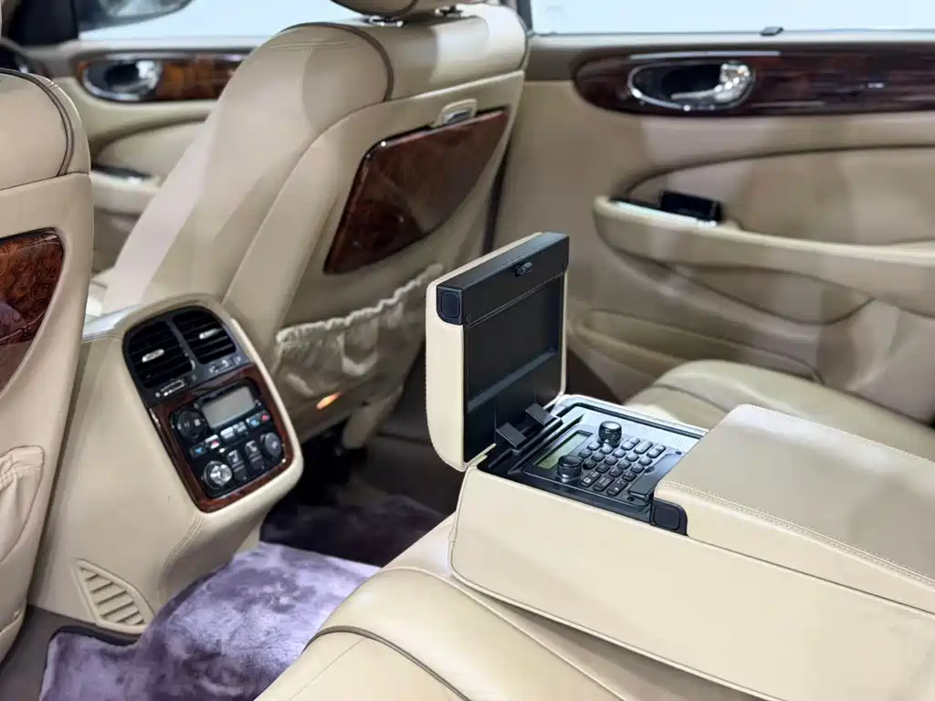 Jaguar XJ — миниатюра 9