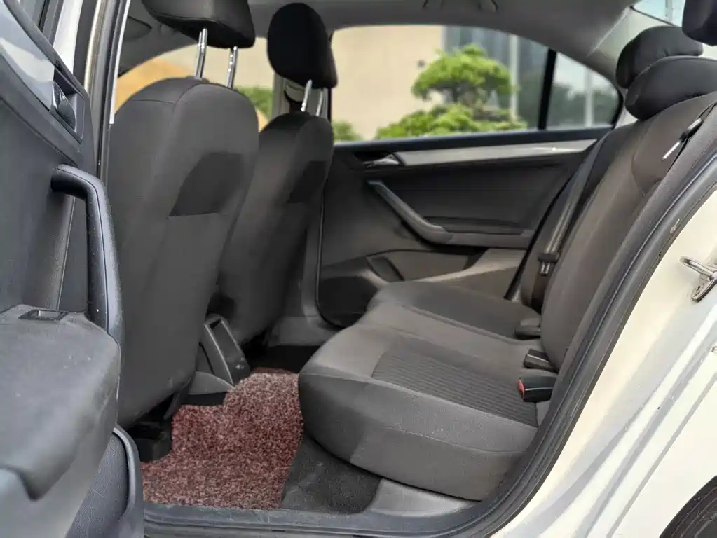 Volkswagen Jetta — миниатюра 12