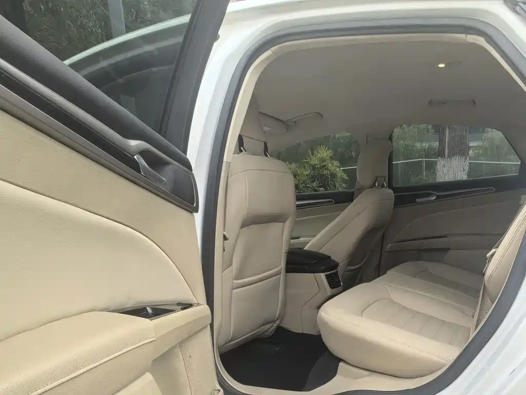 Ford Mondeo — миниатюра 6