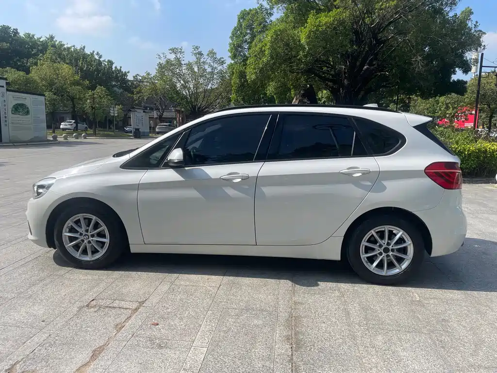 BMW 2 Series Active Tourer — миниатюра 4