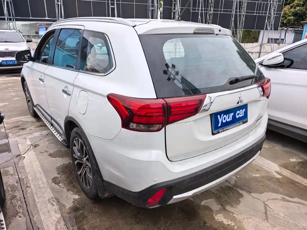 MITSUBISHI OUTLANDER