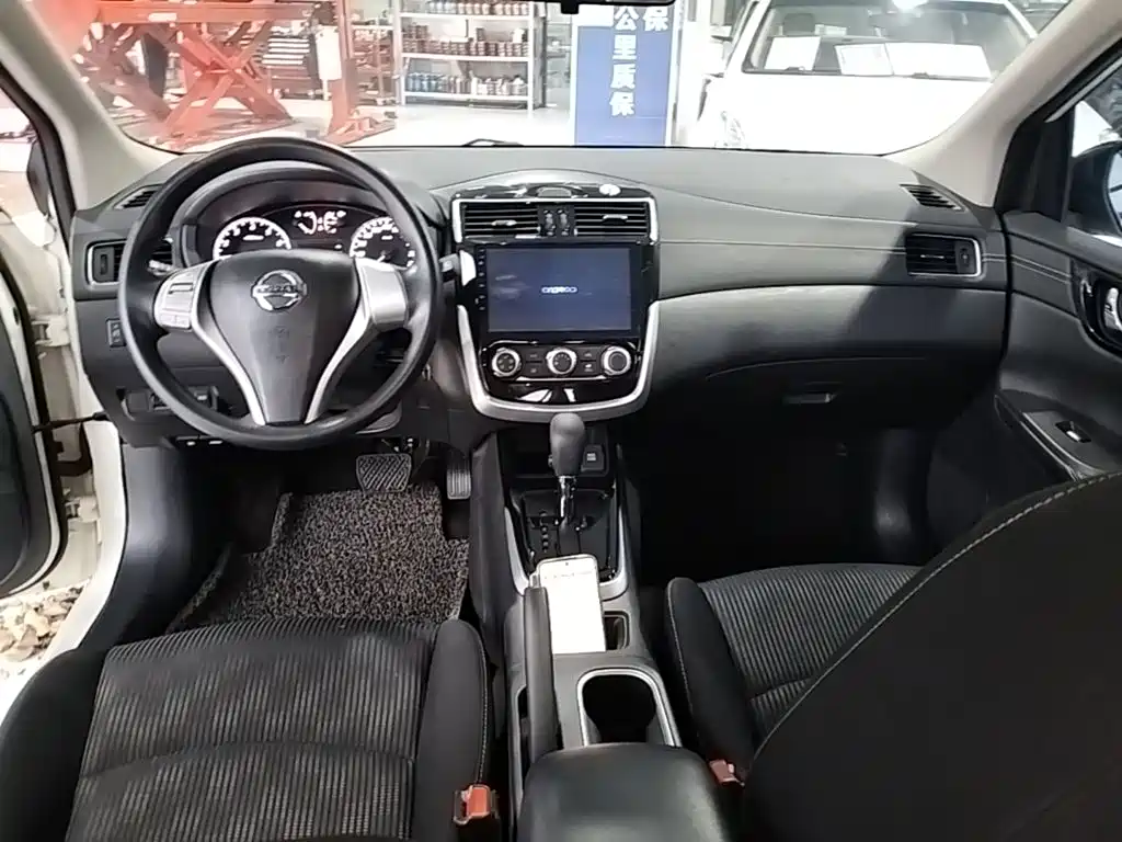 Nissan Tiida — миниатюра 10
