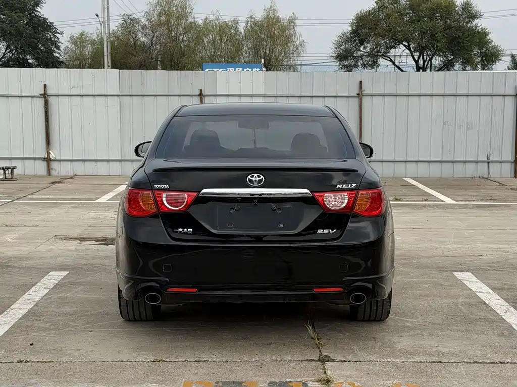 Toyota Reiz — миниатюра 5