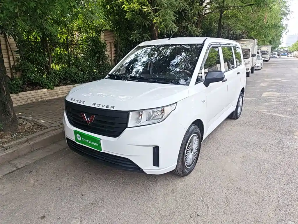 Wuling Hongguang Plus PLUS 2020 1.5L MT 5 мест