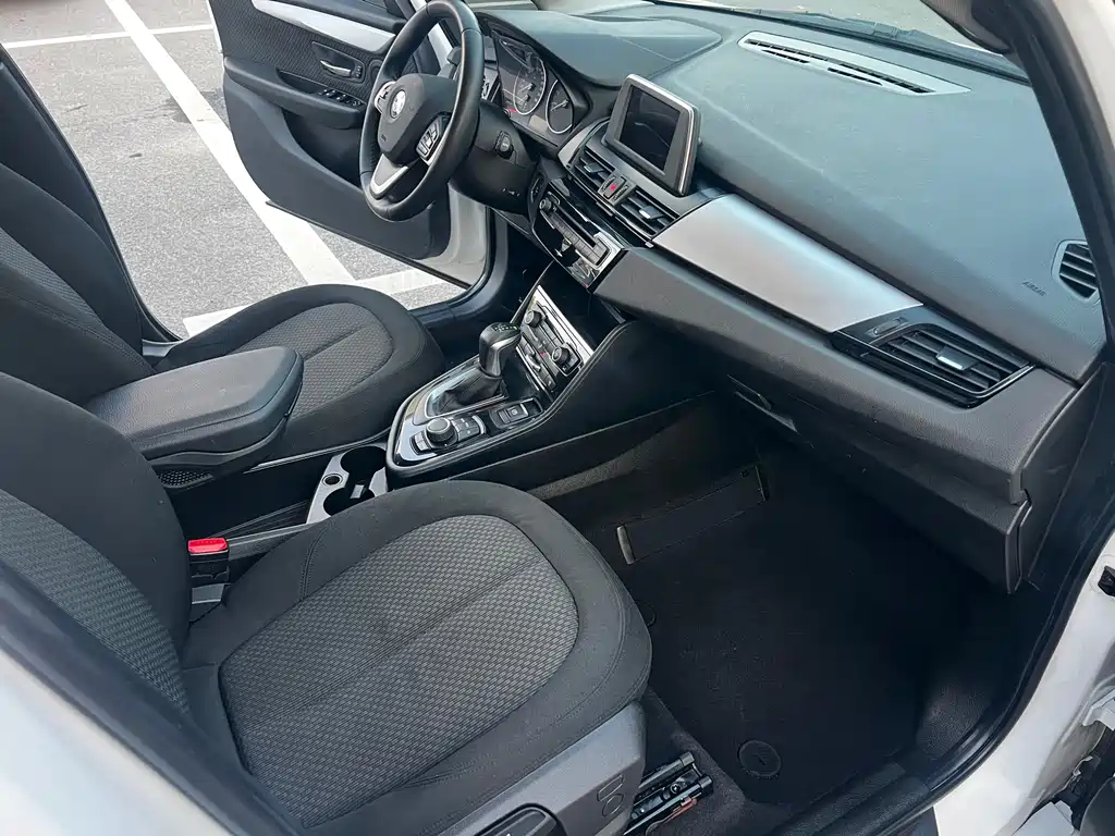 BMW 2 Series Active Tourer (Import) — миниатюра 21
