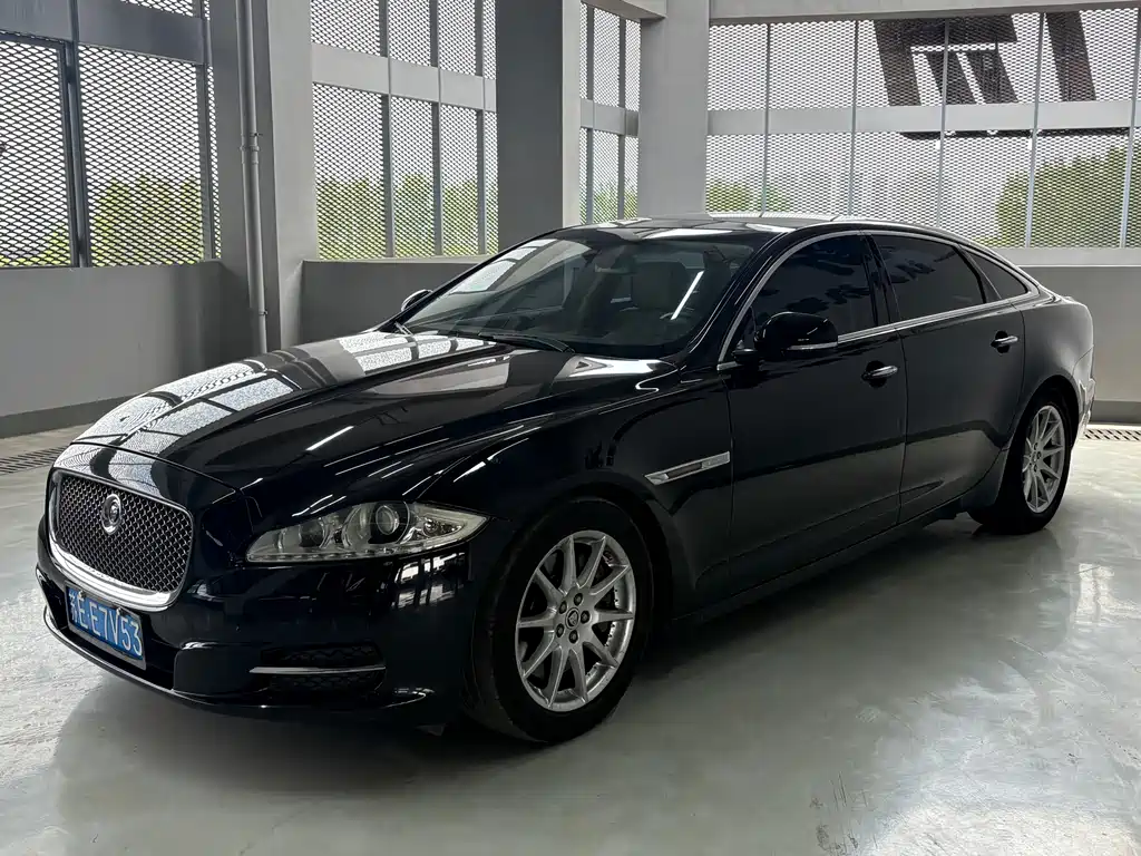 Jaguar XJ 2011