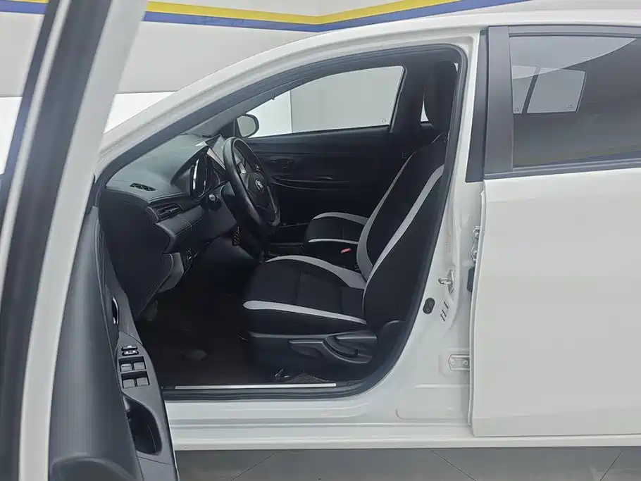 Toyota Yaris L — миниатюра 9