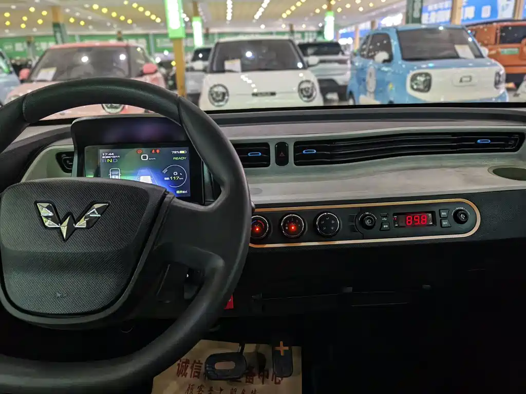 Wuling MINIEV — миниатюра 7