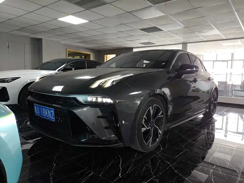 Lynk & Co 03